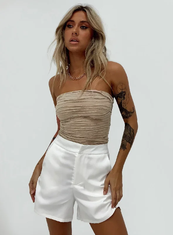 Trendy women’s clothing    Jonna Shorts White