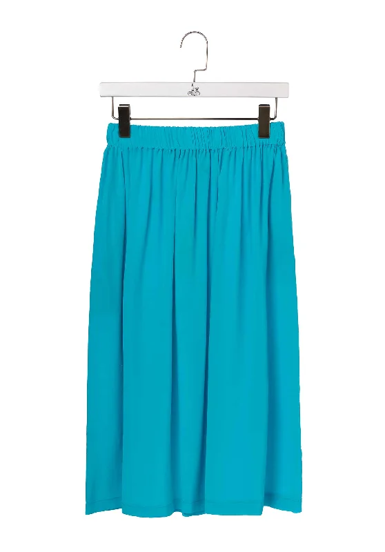 Comfortable yet stylish outfits for women on the go   Skirt Elise Aesenic