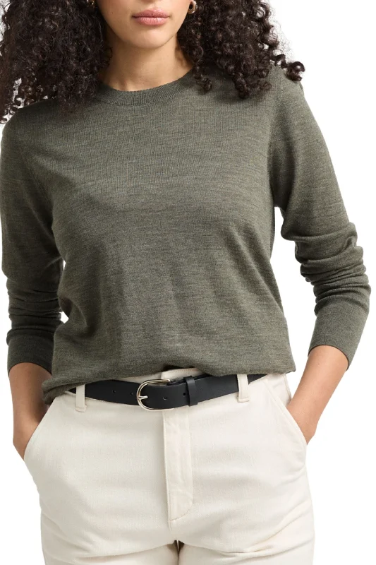 Get noticed with eye-catching women’s fashion   FINE MERINO CREW - 5096